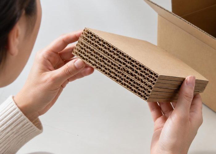 Mô tả cấu tạo các lớp của thùng carton 7 lớp với các lớp sóng và lớp mặt phẳng xen kẽ.